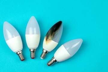 4 bulbs with 1 bulb that is burned out